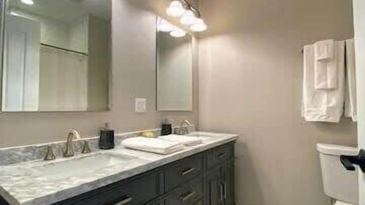 Photo of Bathroom in West Lakeview