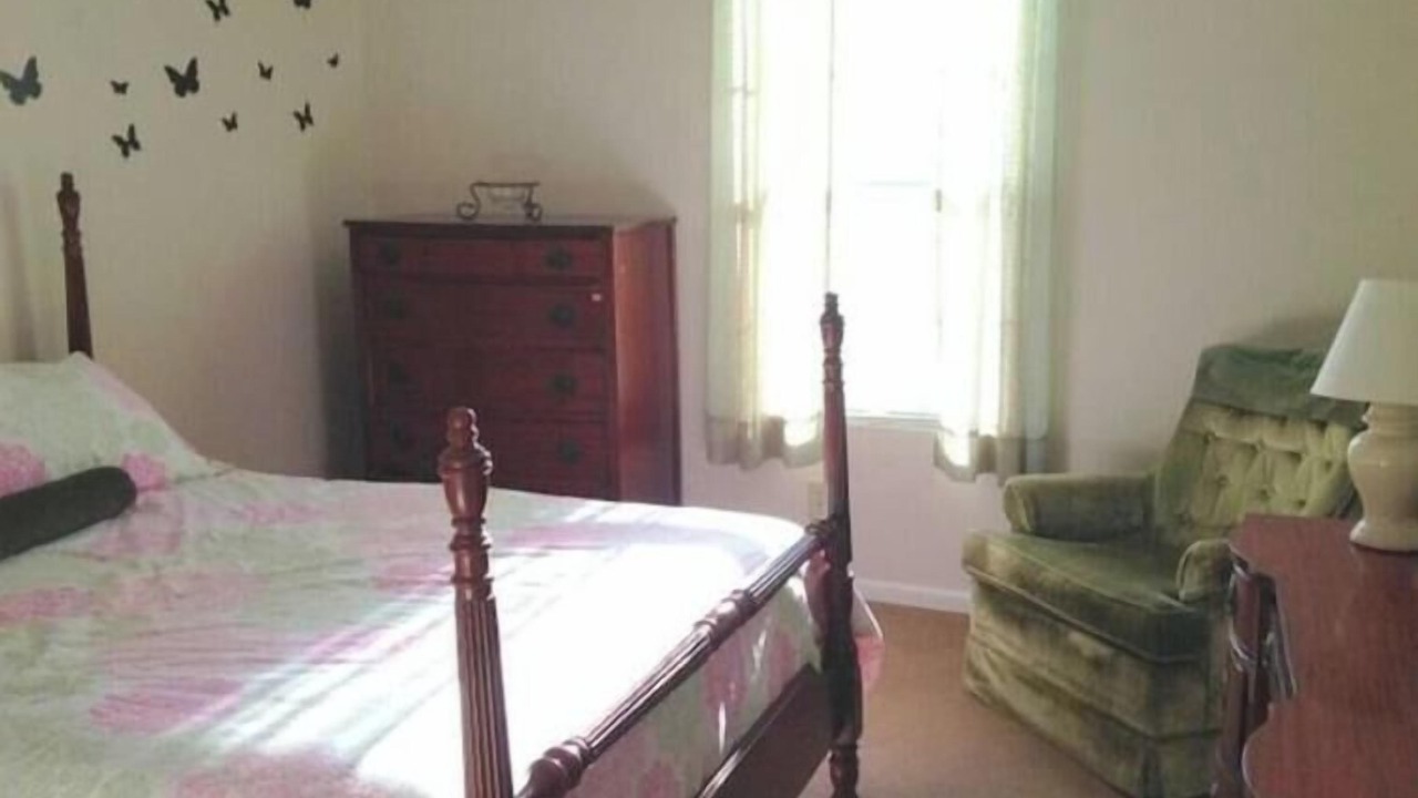 Photo of Bedroom in Lanett