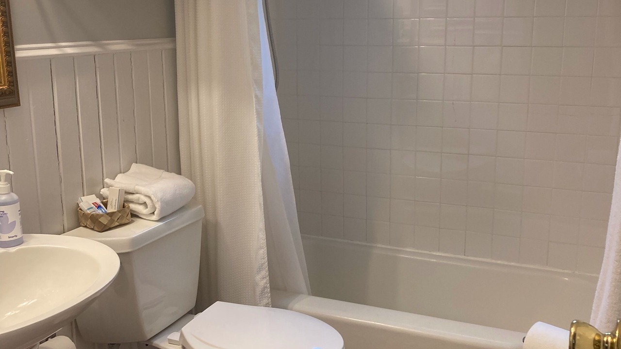 Photo of Bathroom in Guntersville