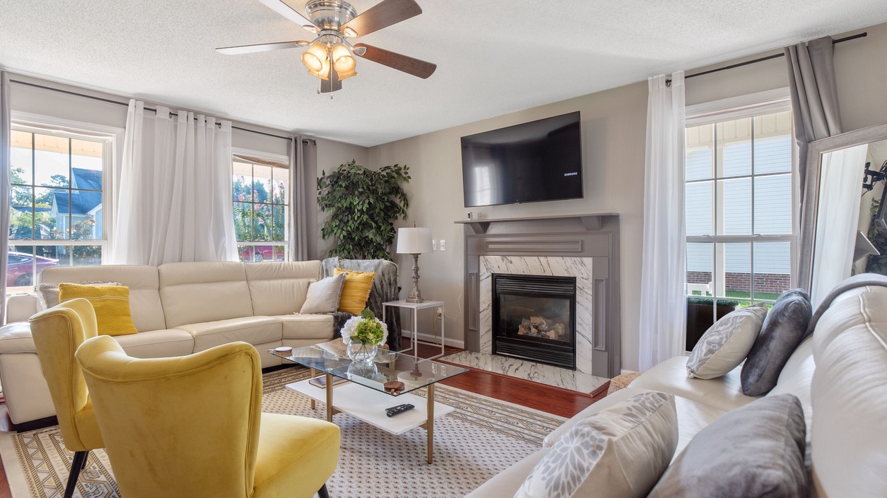 Photo of Livingroom in Southeast Raleigh