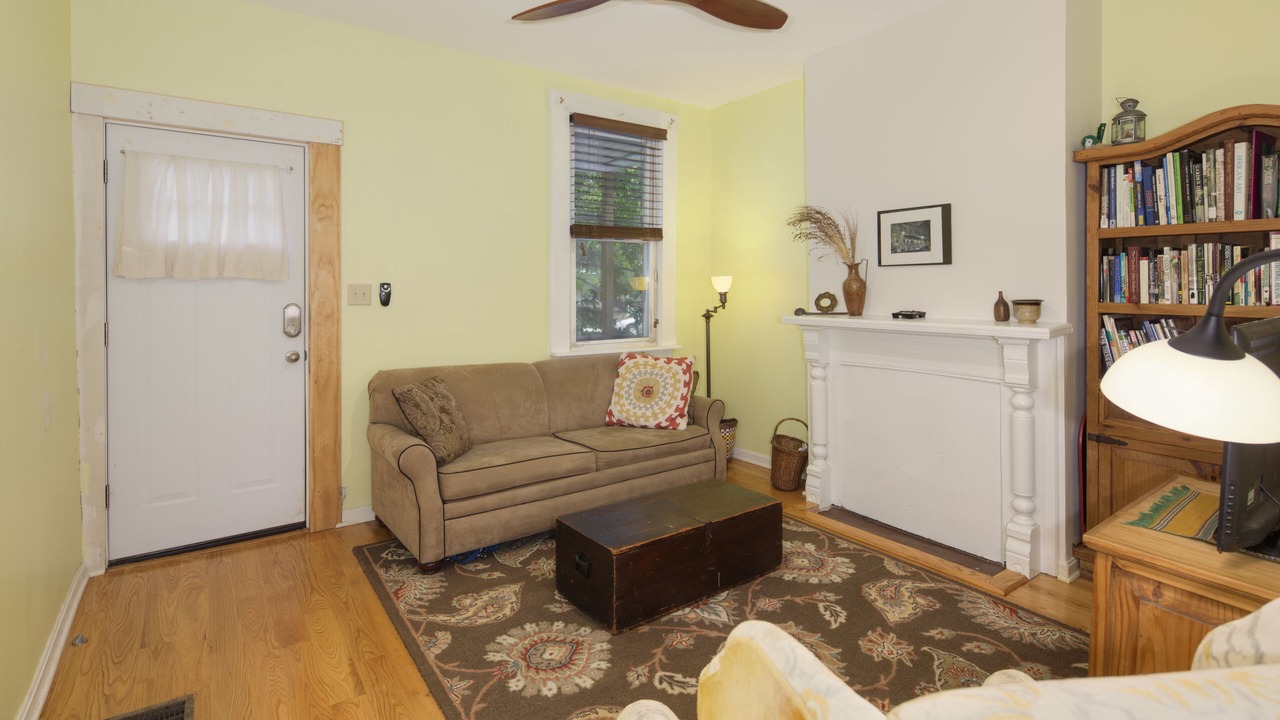Photo of Livingroom in Charles Village