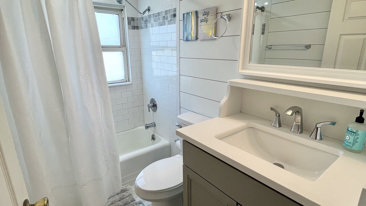 Photo of Bathroom in Avalon
