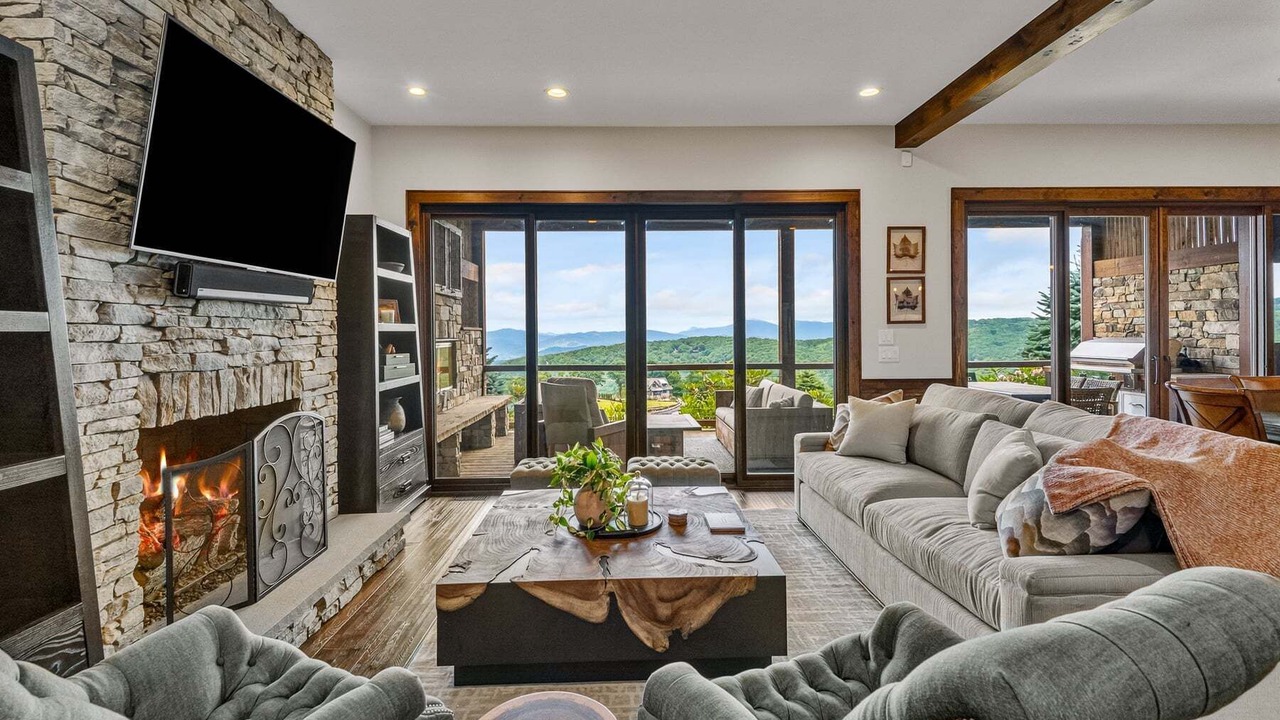 Photo of Livingroom in Elk Park