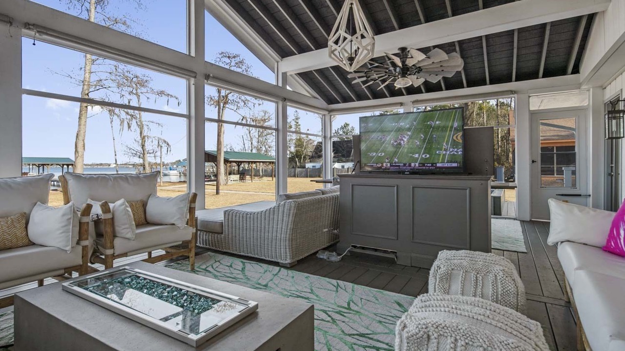 Photo of Livingroom in White Lake