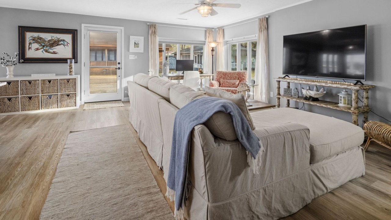 Photo of Livingroom in White Lake
