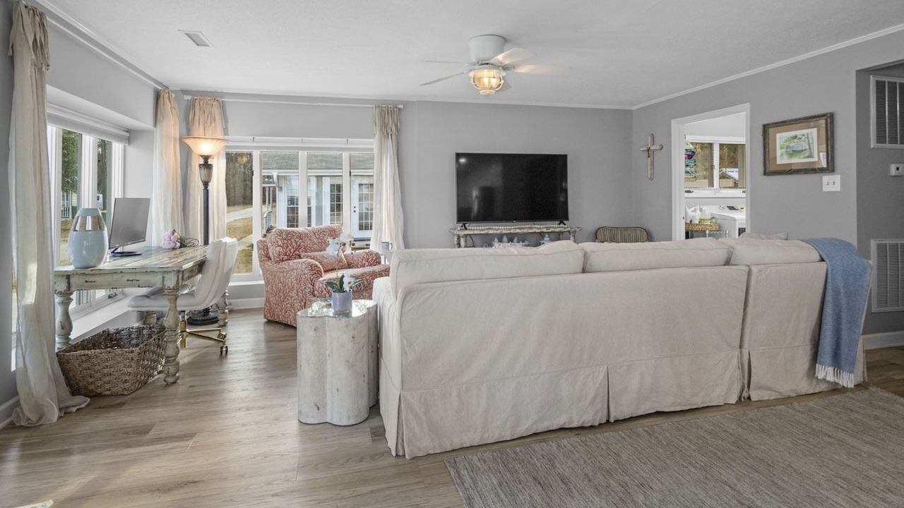 Photo of Livingroom in White Lake