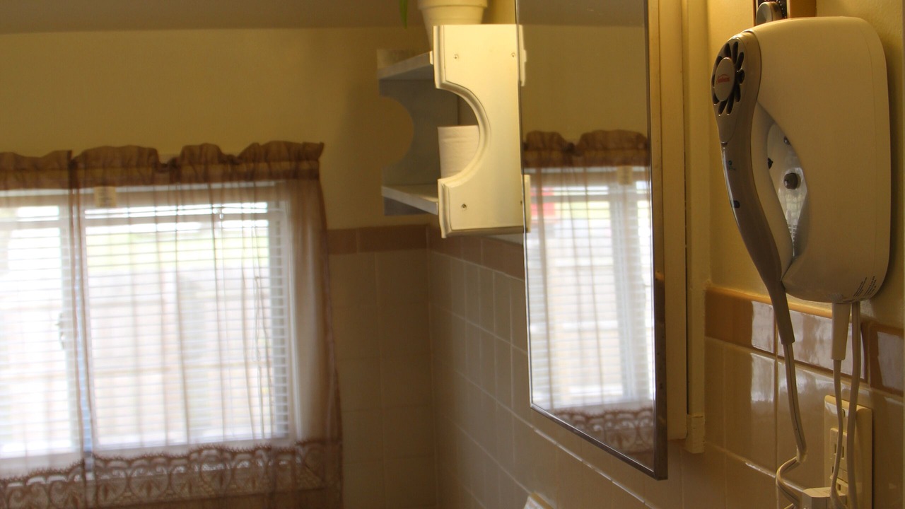 Photo of Bathroom in Deep Hole
