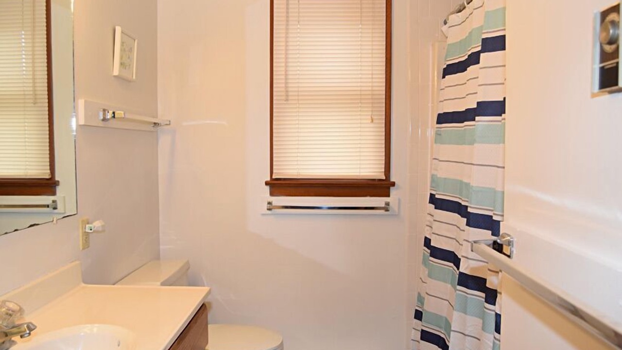 Photo of Bathroom in Piney Island