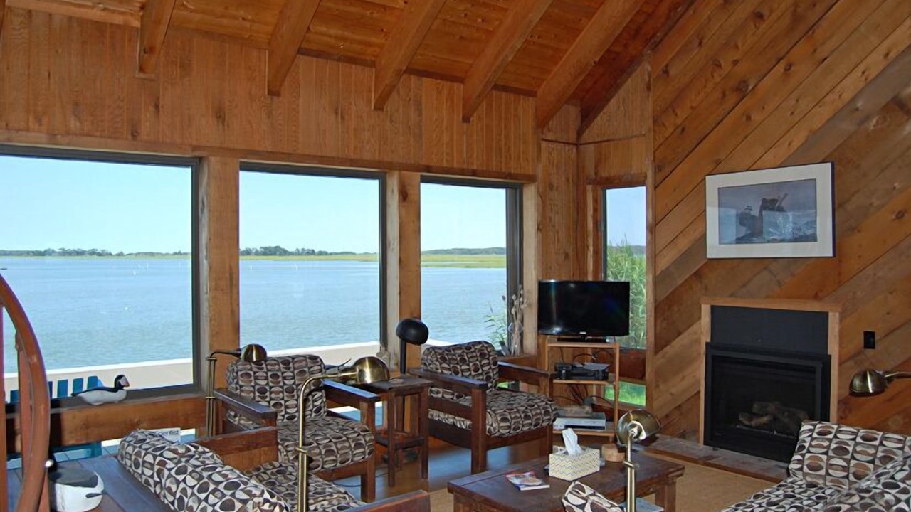 Photo of Livingroom in Deep Hole