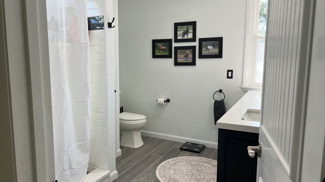 Photo of Bathroom in Deep Hole