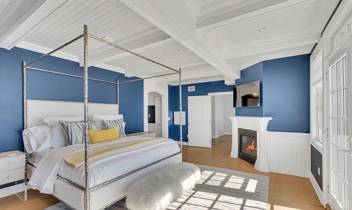 Photo of Bedroom in Wall