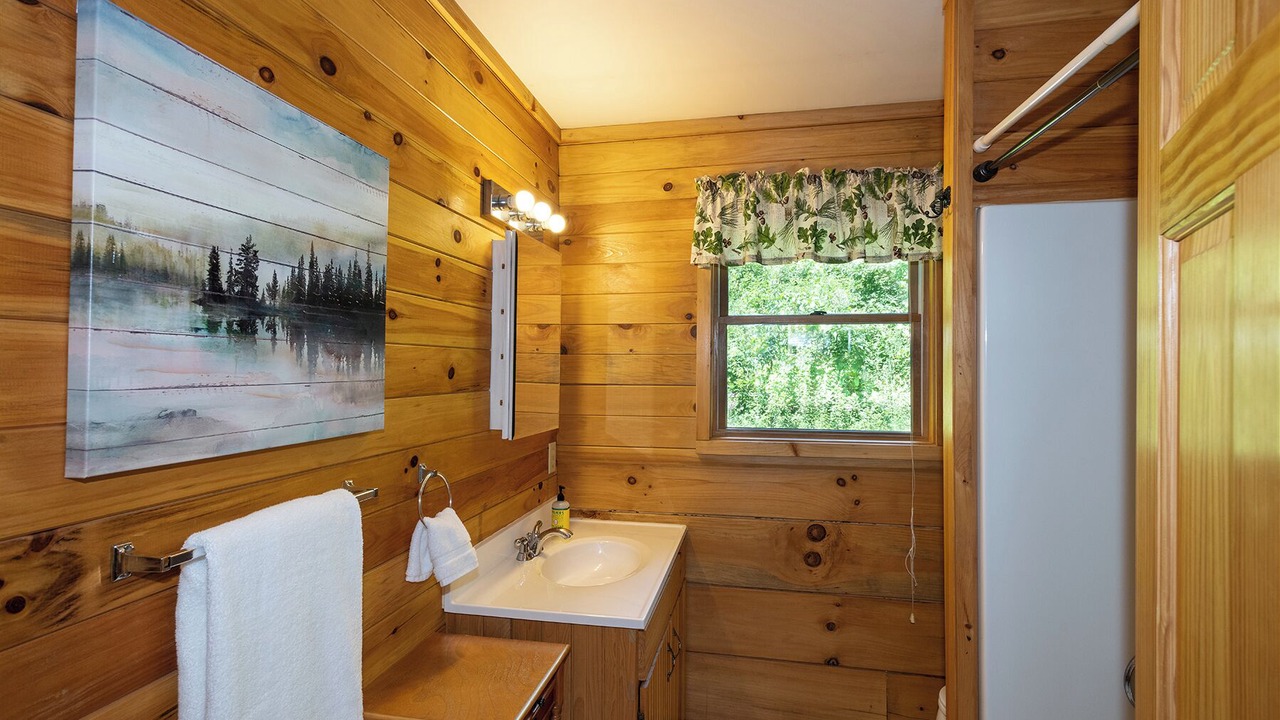 Photo of Bathroom in Sugar Grove
