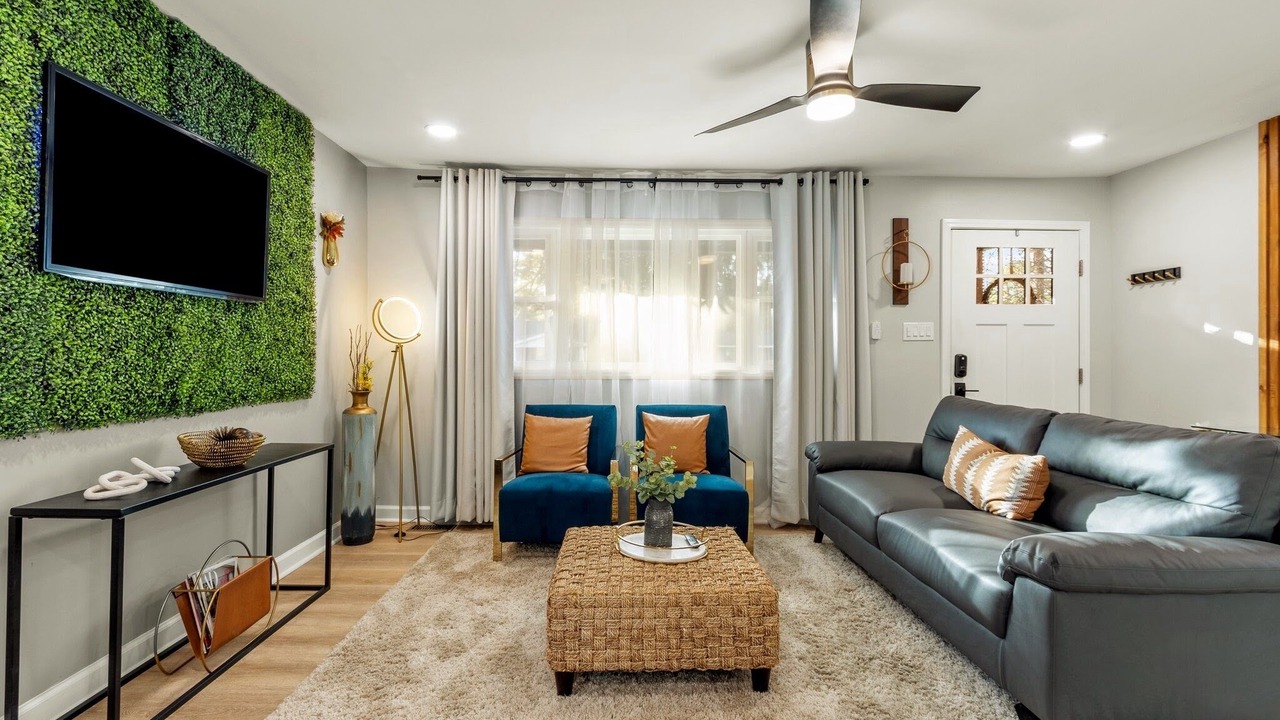 Photo of Livingroom in Southeast Raleigh