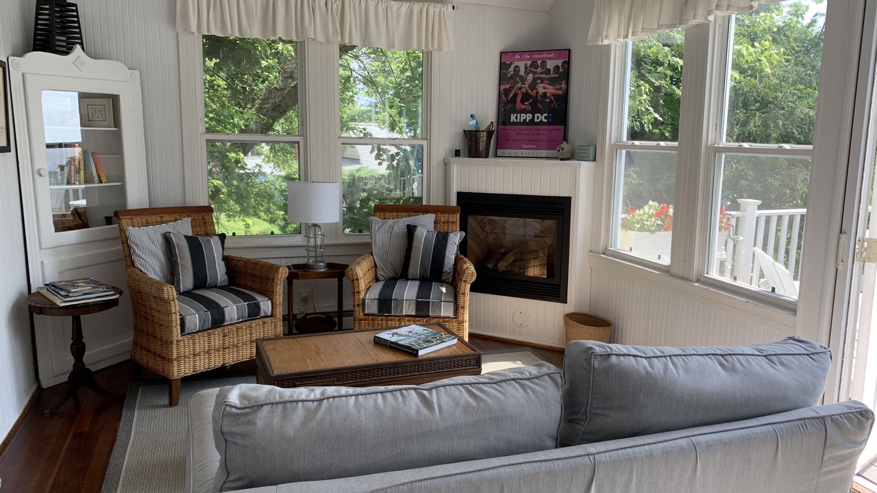 Photo of Livingroom in Tracys Landing