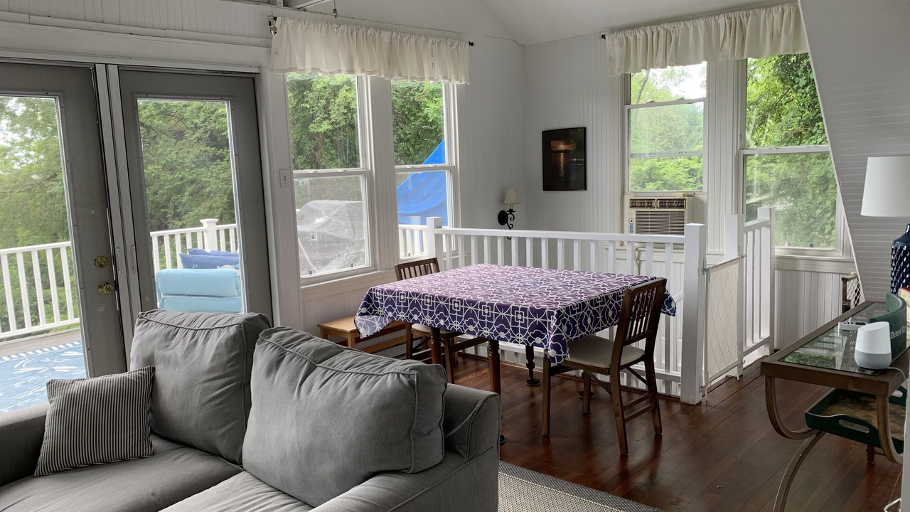 Photo of Livingroom in Tracys Landing