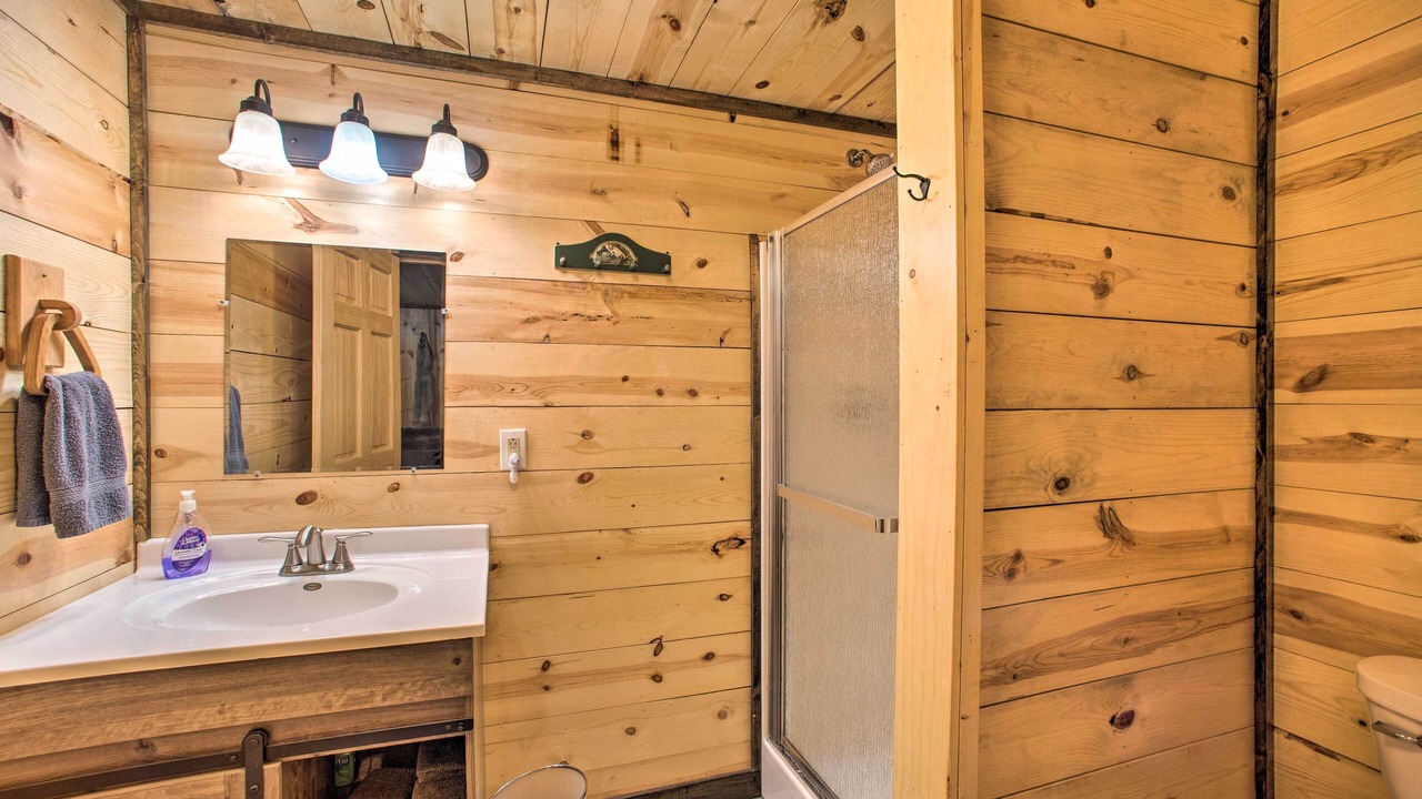 Photo of Bathroom in Putnam County