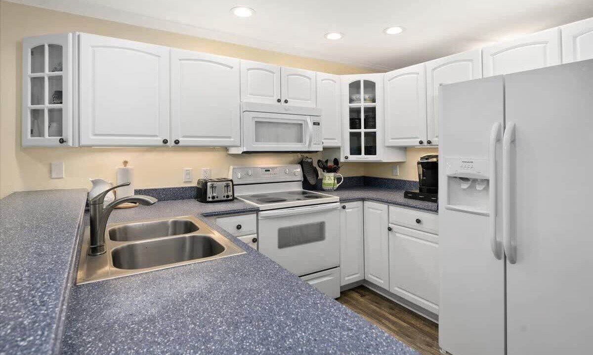 Photo of Kitchen in Heron Harbour Isle