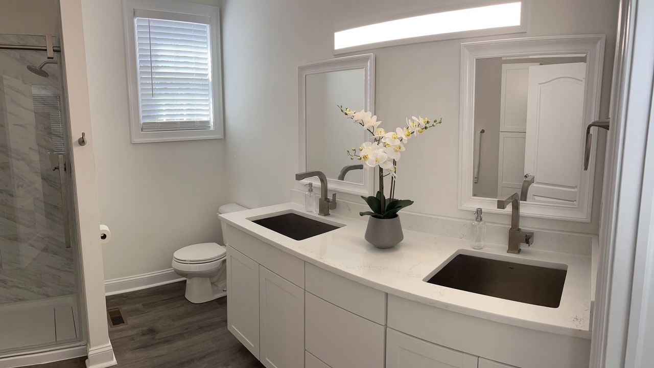 Photo of Bathroom in White Stone