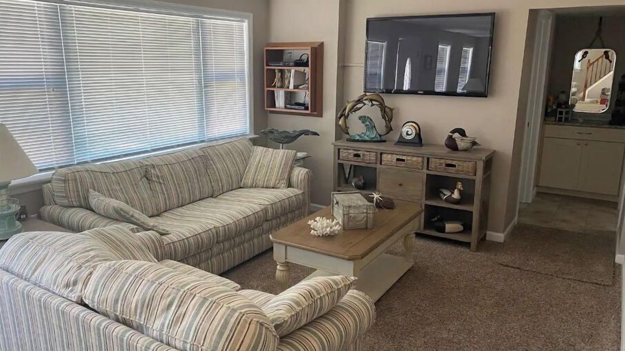 Photo of Livingroom in Beach Haven West