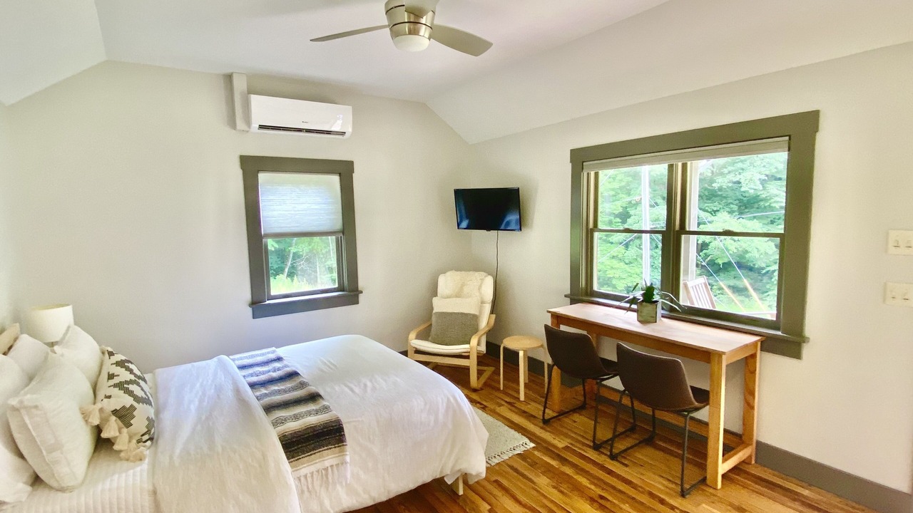 Photo of Bedroom in Sugar Grove