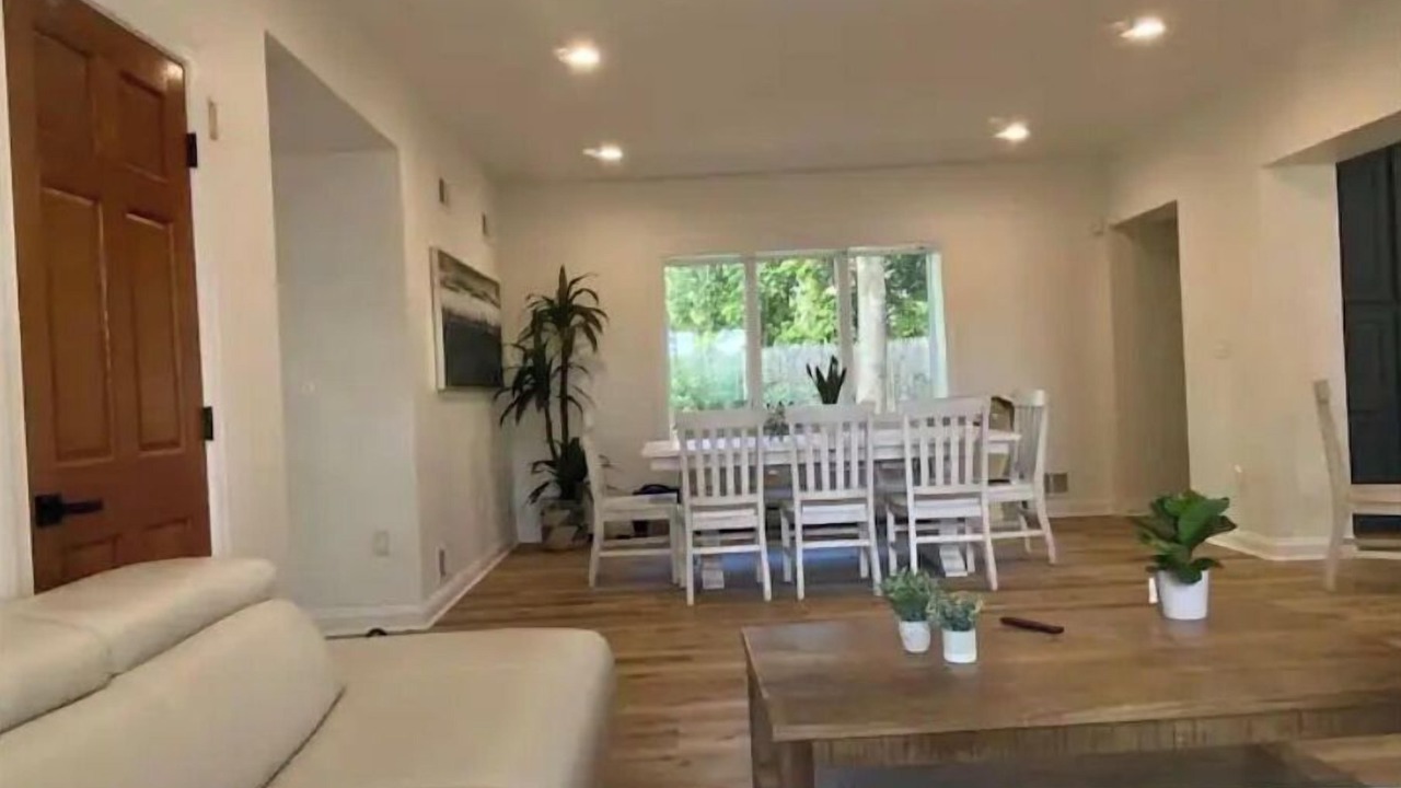 Photo of Livingroom in Lincroft