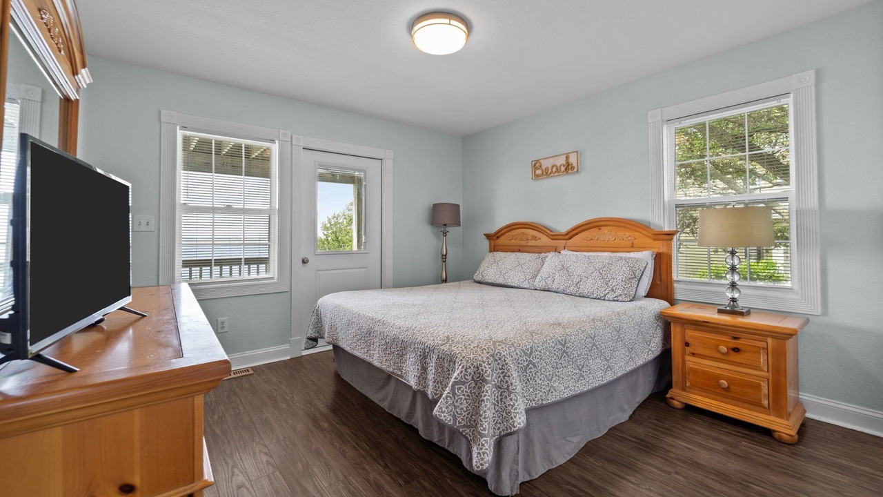 Photo of Bedroom in Monteray Shores