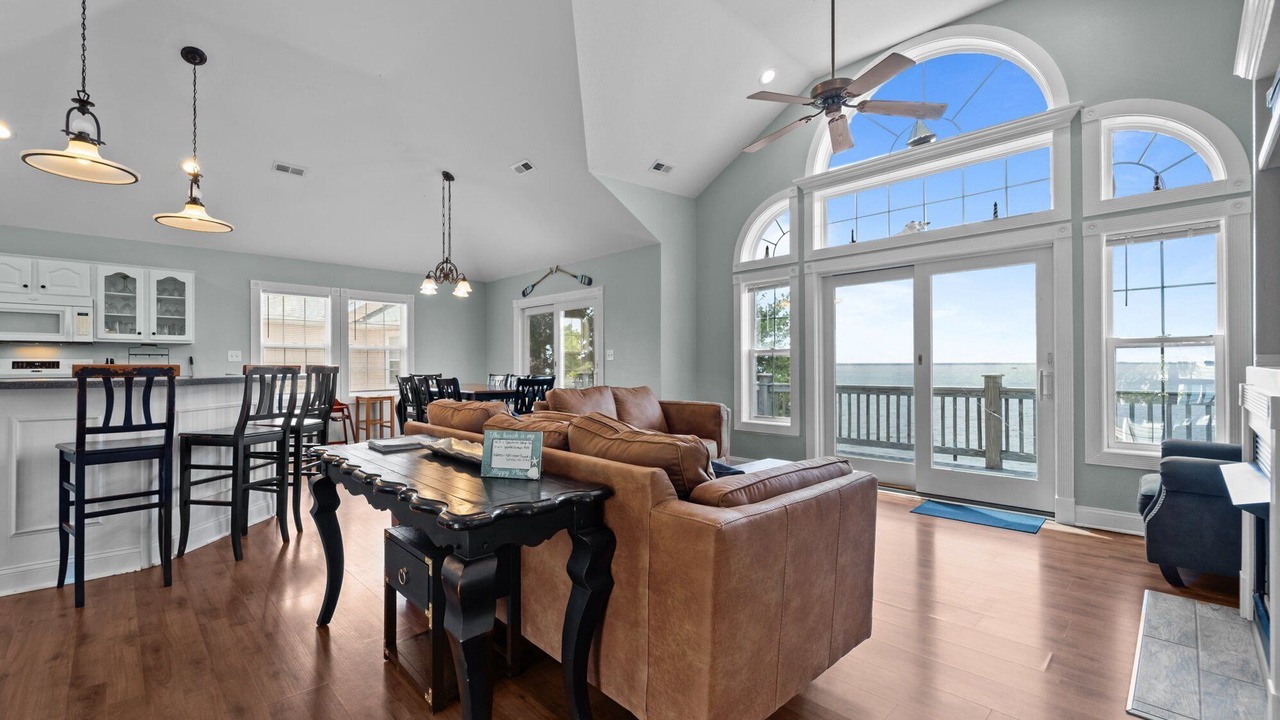 Photo of Livingroom in Monteray Shores