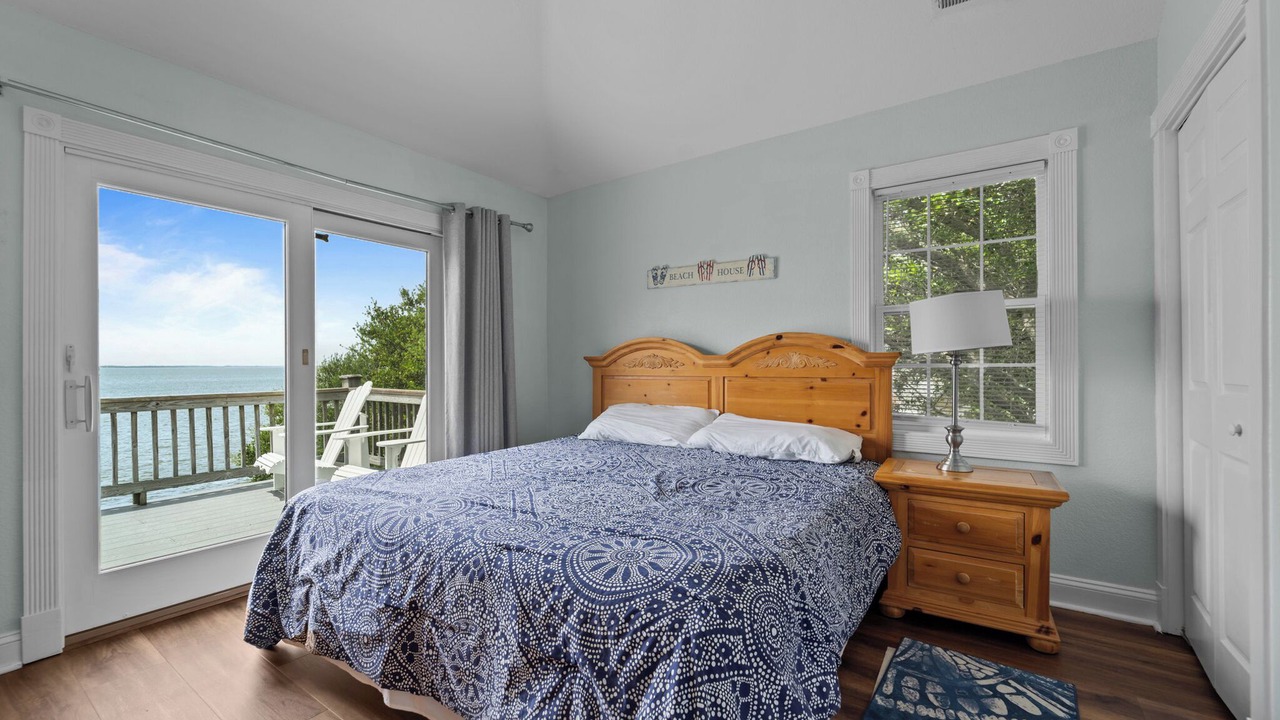 Photo of Bedroom in Monteray Shores