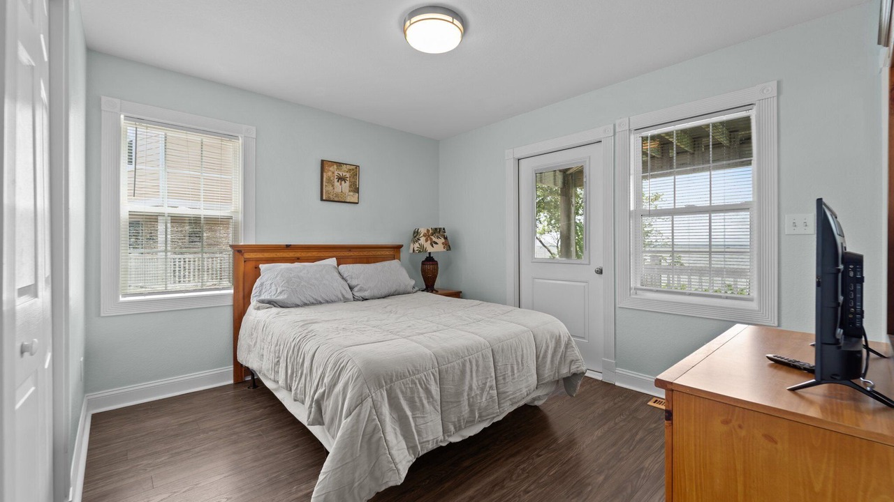 Photo of Bedroom in Monteray Shores