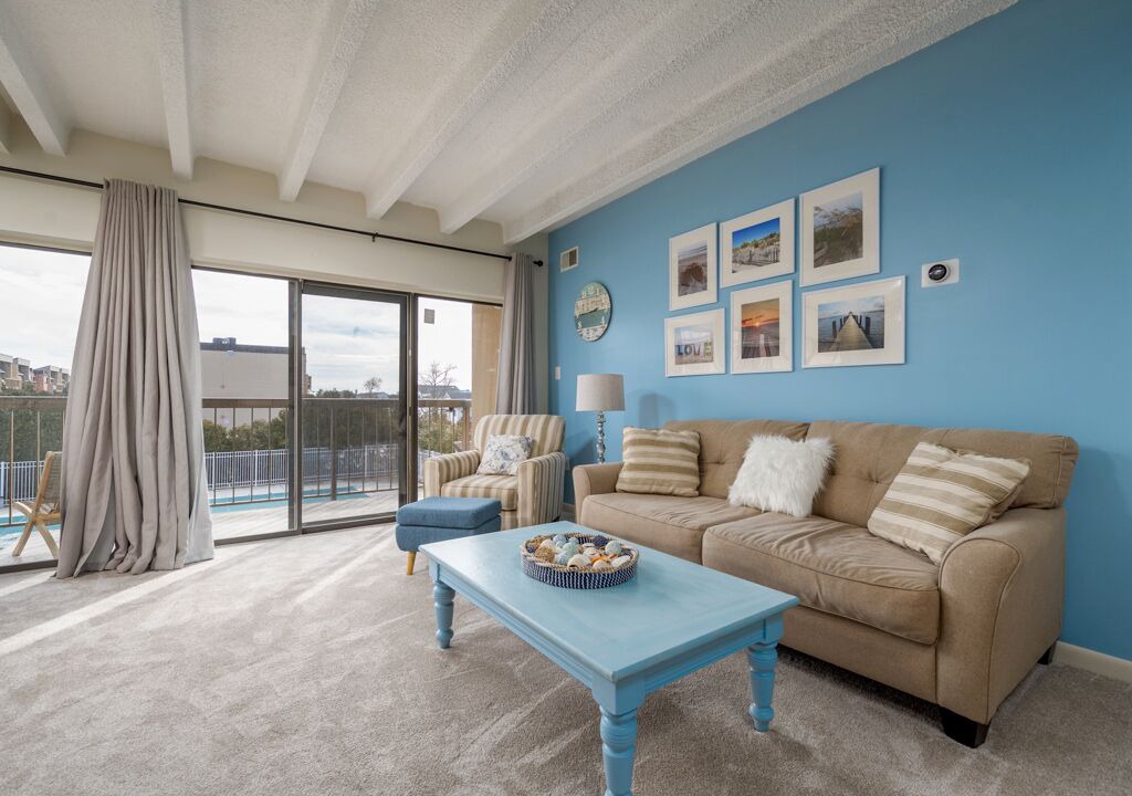 Photo of Livingroom in Caine Woods