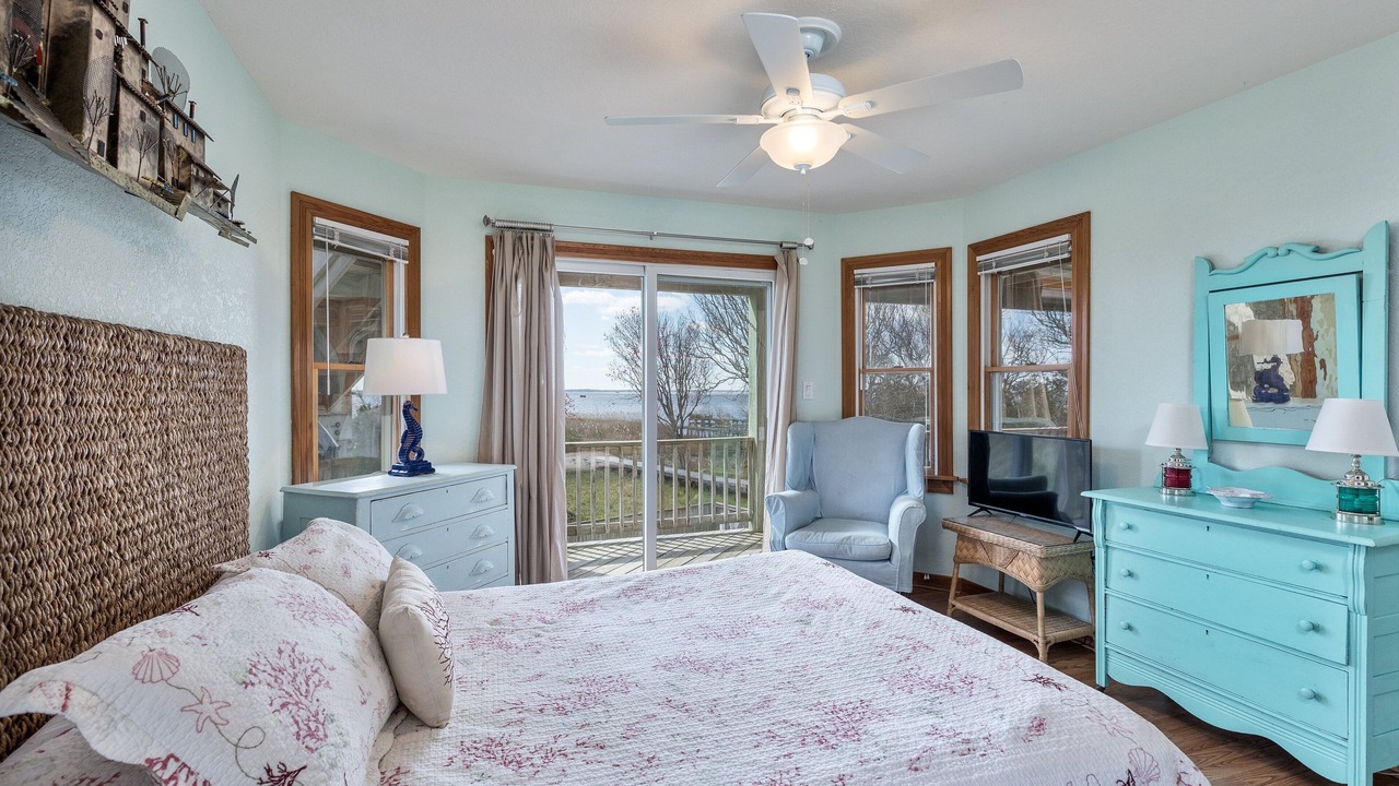 Photo of Bedroom in Monteray Shores