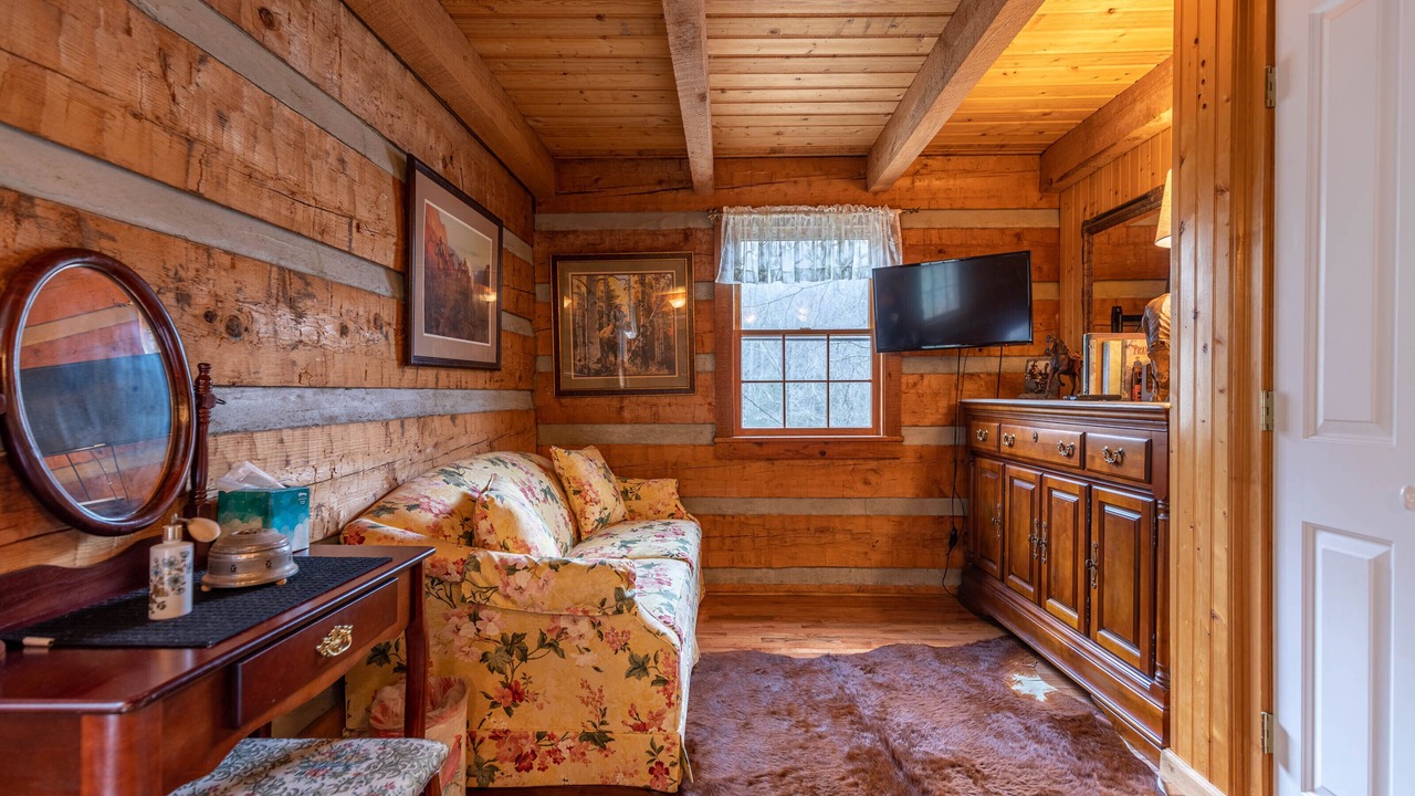 Photo of Livingroom in Elk Park