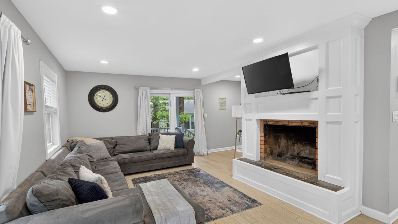 Photo of Livingroom in Locust Grove