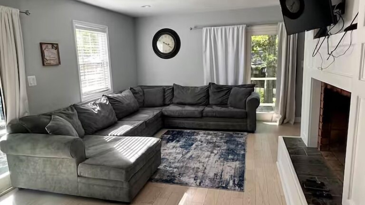 Photo of Livingroom in Locust Grove