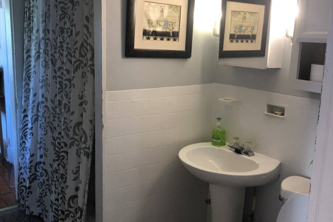 Photo of Bathroom in Old Town Winchester