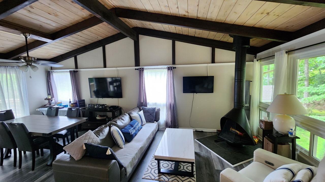 Photo of Livingroom in Lake of the Woods