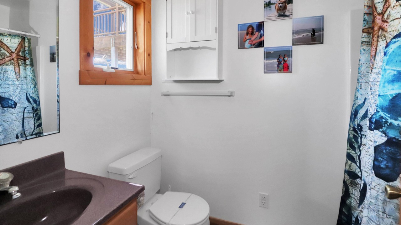 Photo of Bathroom in Deep Hole
