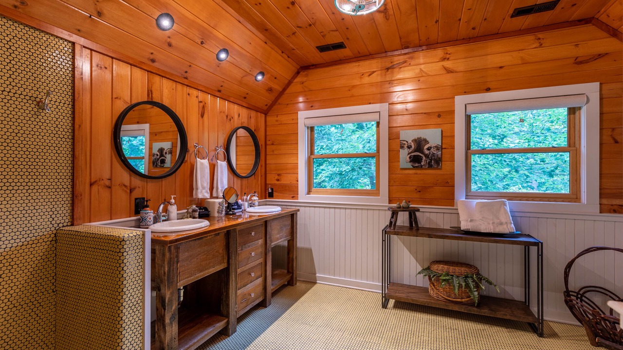 Photo of Bathroom in Sugar Grove
