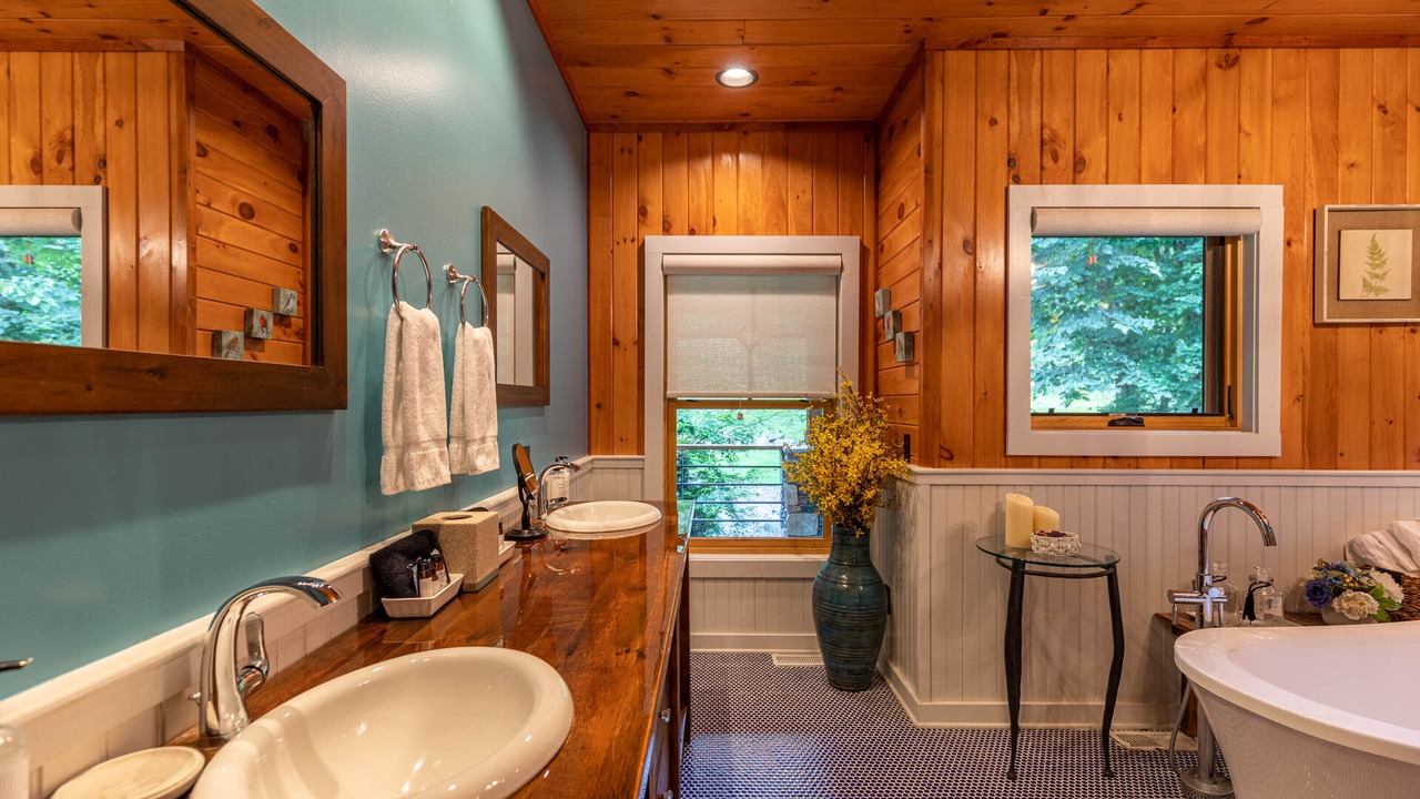 Photo of Bathroom in Sugar Grove