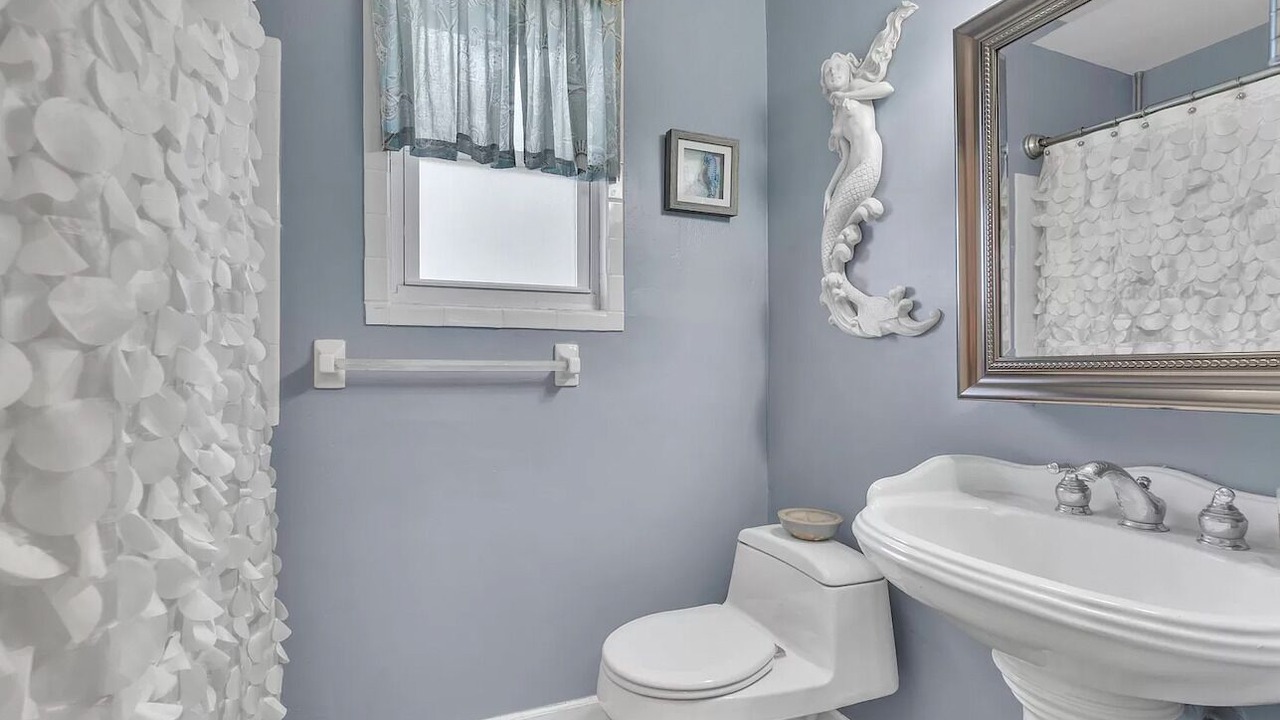 Photo of Bathroom in Beach Haven West