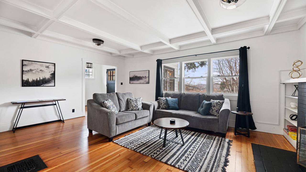 Photo of Livingroom in Deadwood