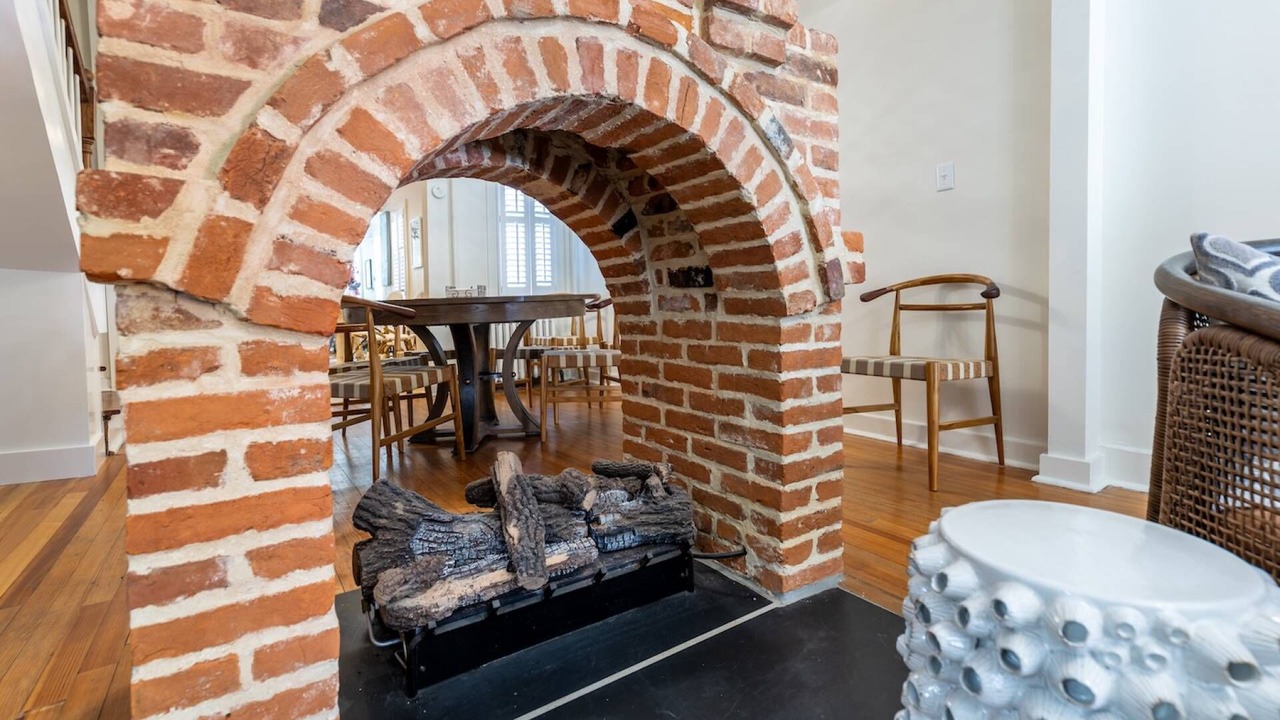 Photo of Livingroom in Historic District