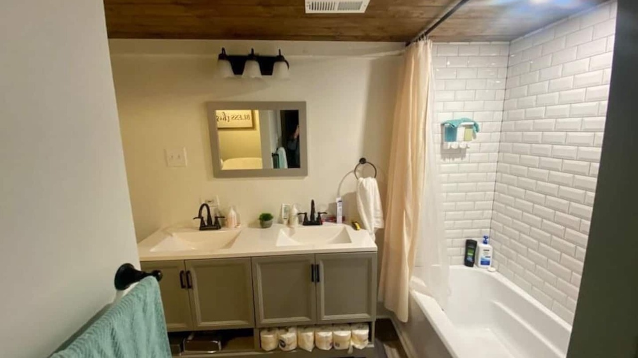 Photo of Bathroom in Decherd