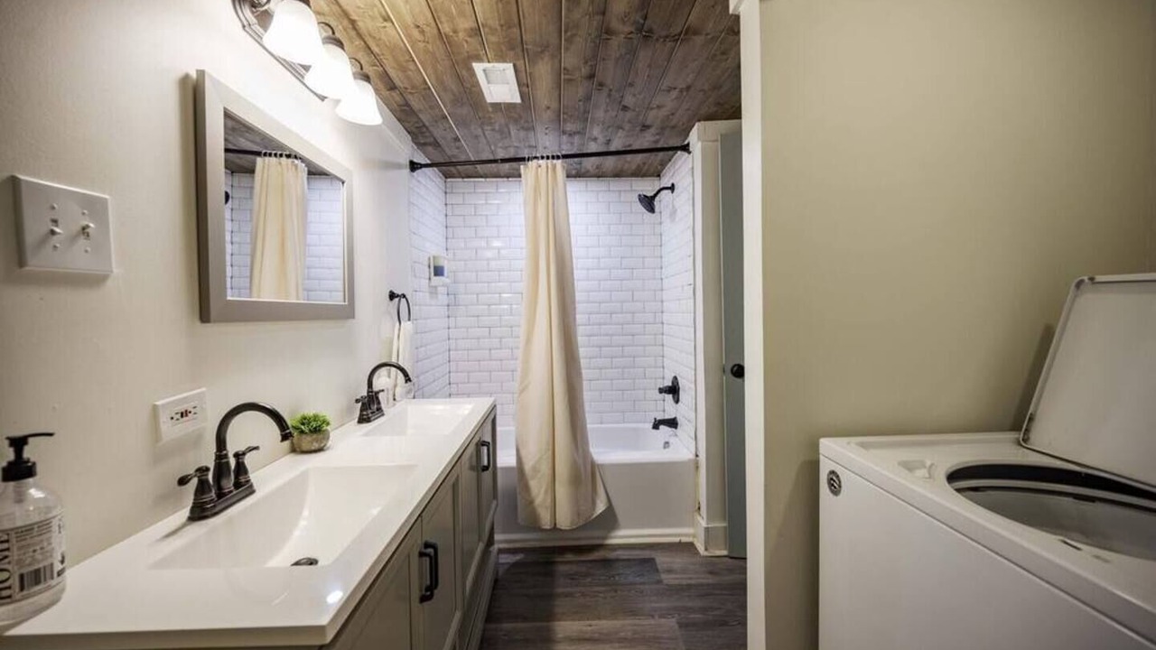 Photo of Bathroom in Decherd