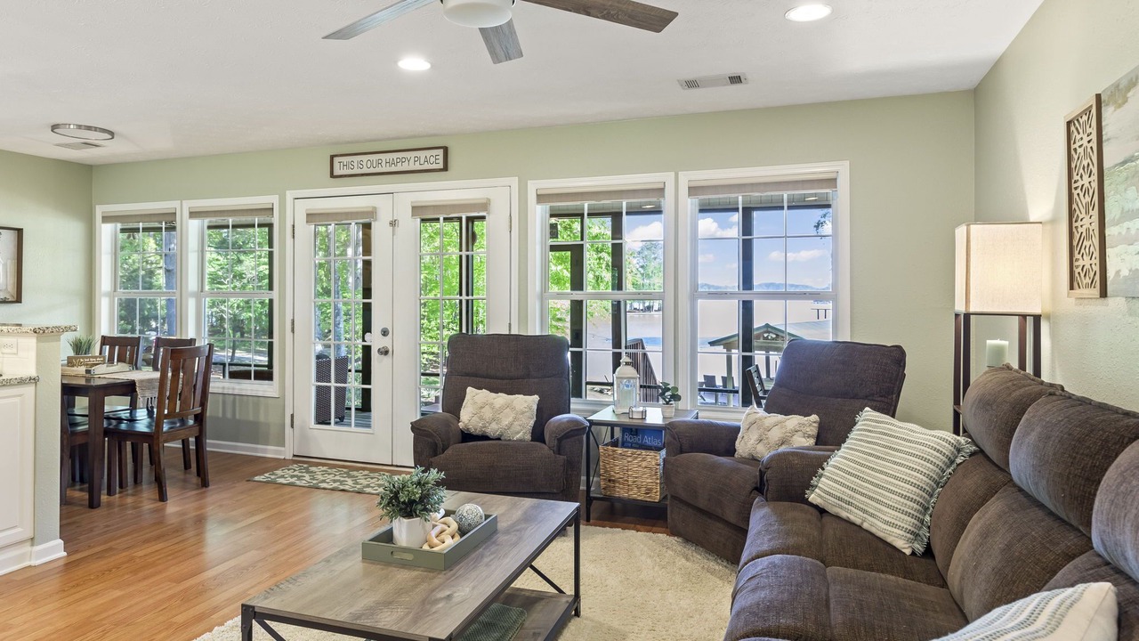 Photo of Livingroom in Smith Mountain Estates