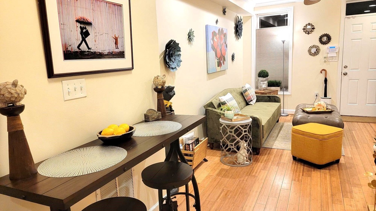 Photo of Livingroom in Downtown Baltimore