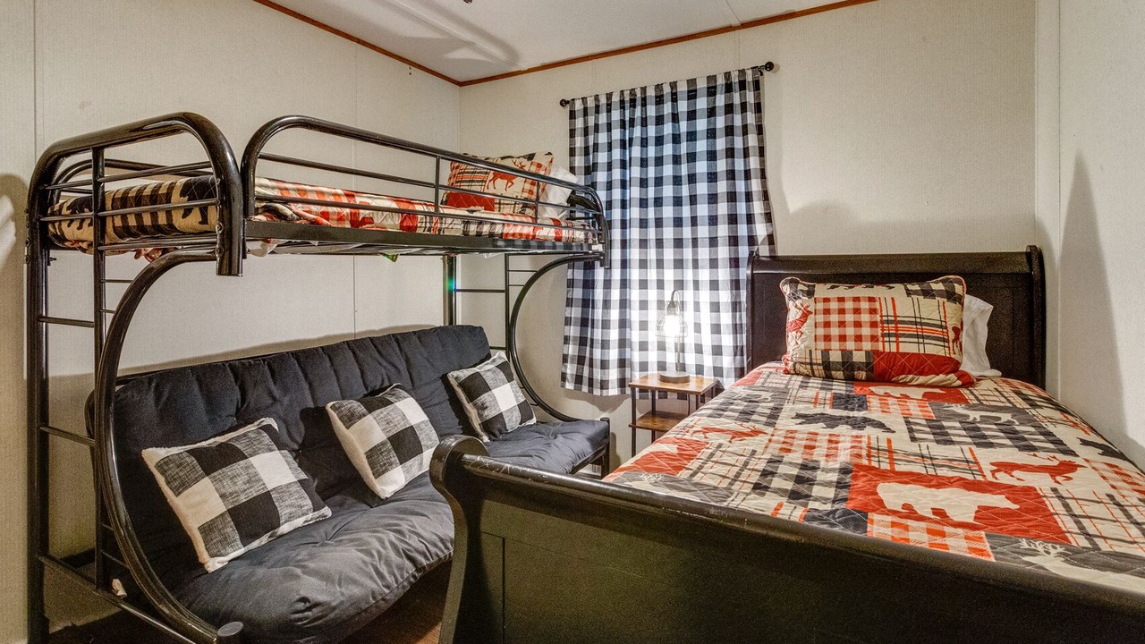 Photo of Bedroom in Kodak