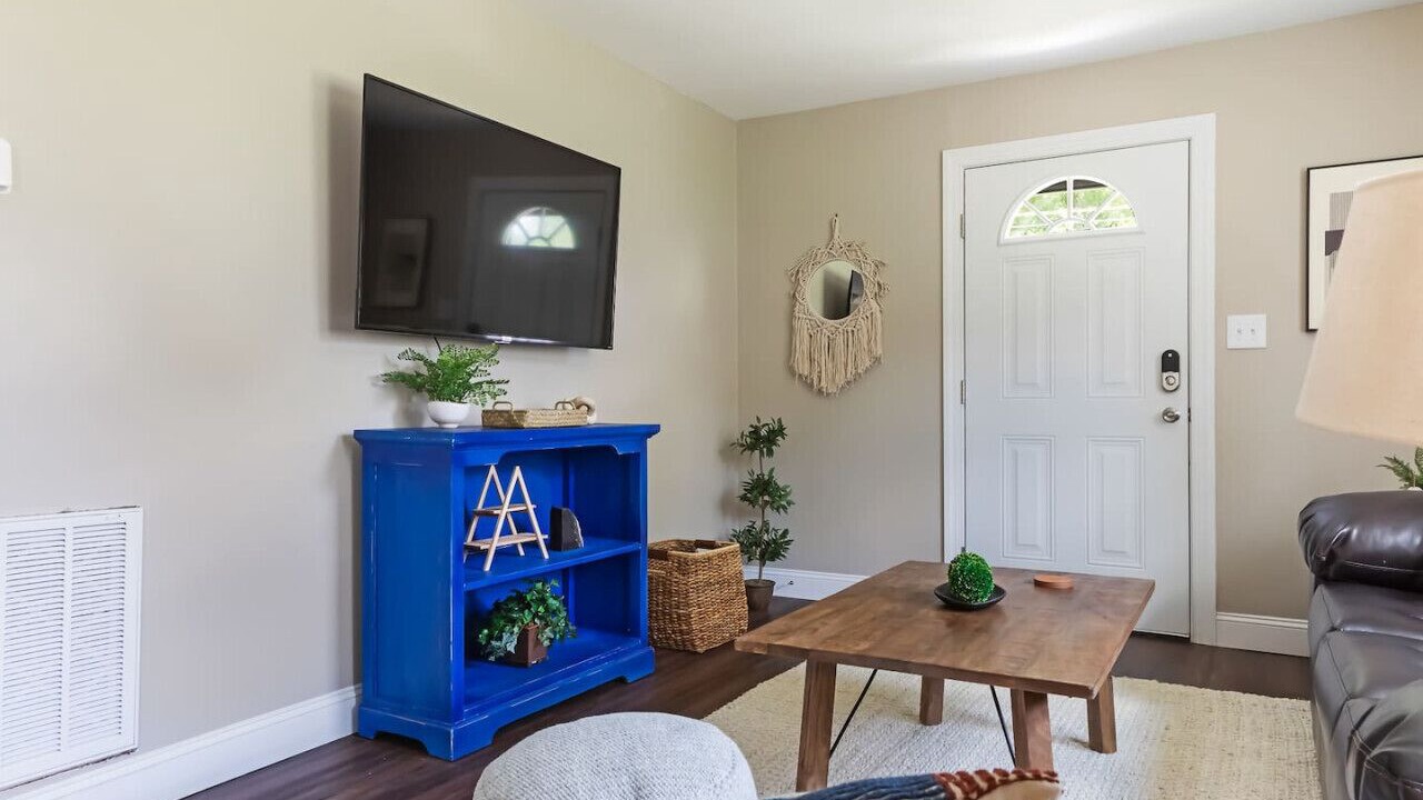 Photo of Livingroom in Southeast Raleigh