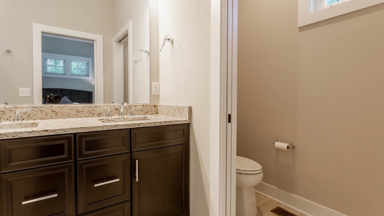 Photo of Bathroom in Country Club Estates