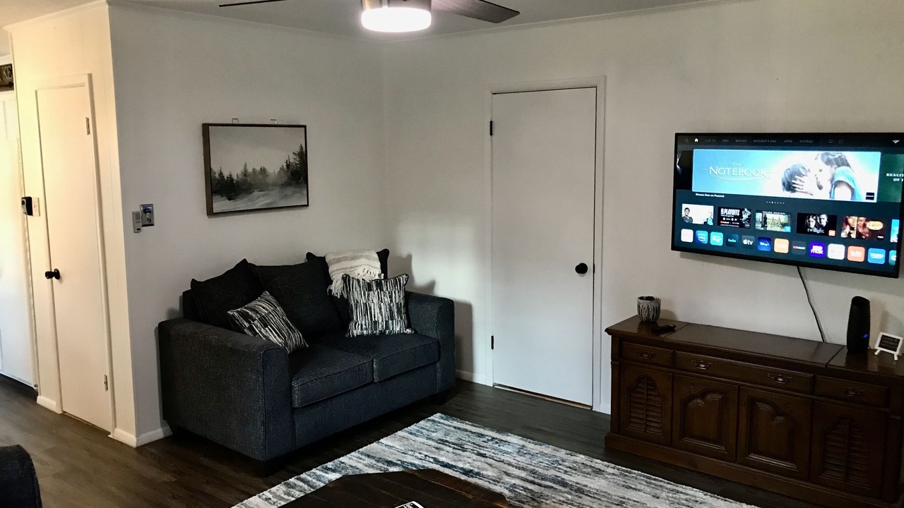 Photo of Livingroom in Guntersville